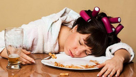 Cảnh báo nguy cơ đột quỵ do ngủ ngay sau khi ăn tối